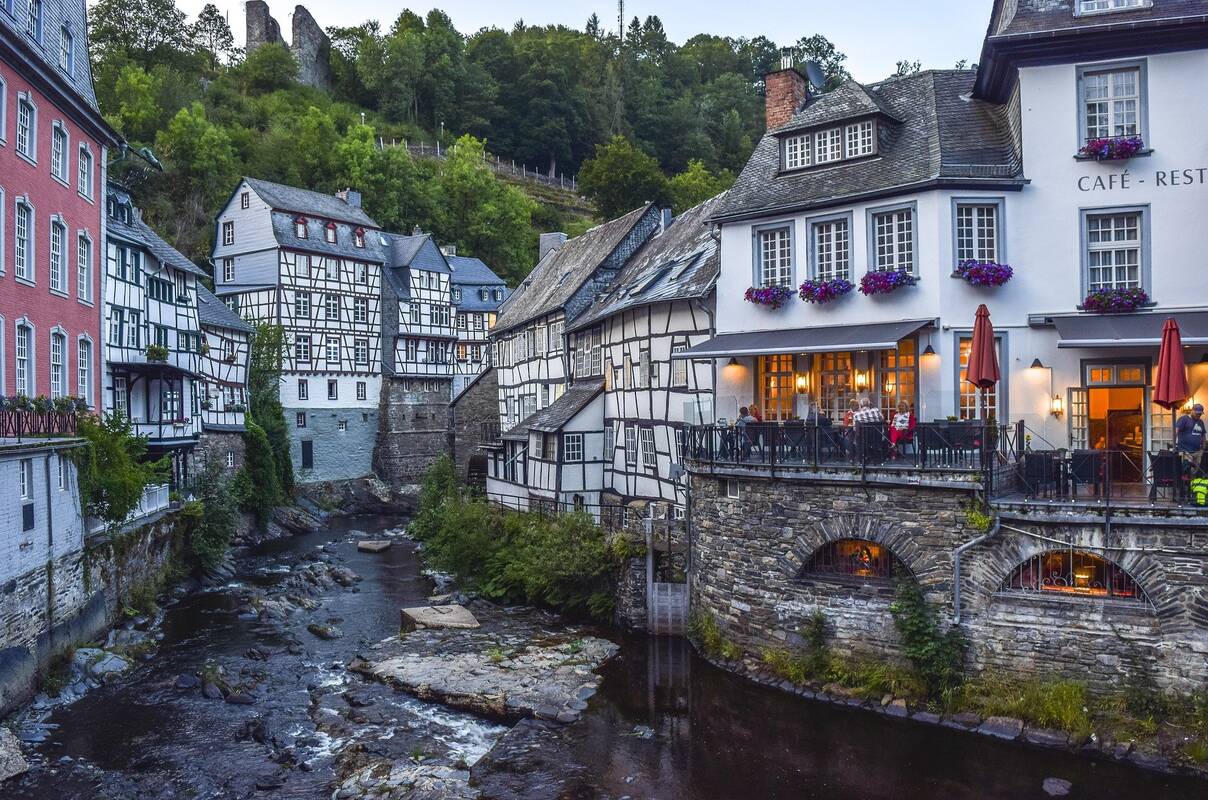 Monschau vakwerkhuizen aan de rivier